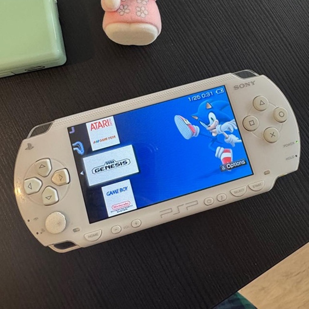 PSP 1000 - Picture 3 of 4
